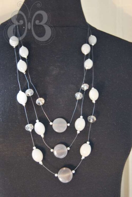 Collier multi-rang gris