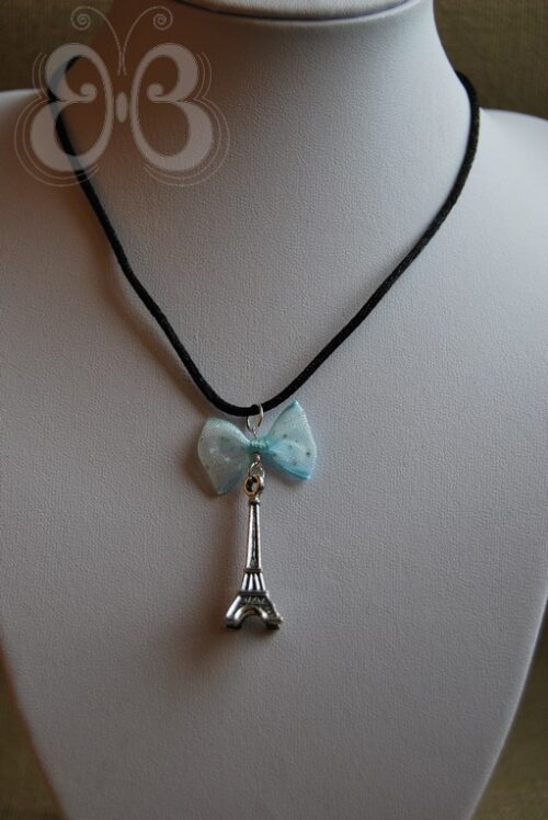 collier tour Eiffel bleu