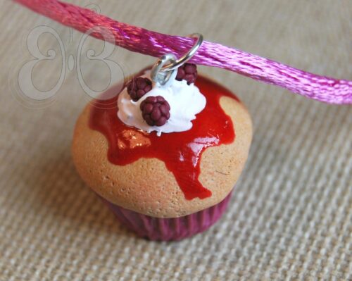 Collier cupcake framboise