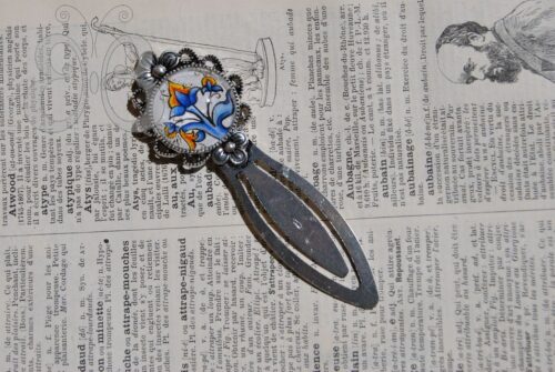 Marque page enluminure"fleur bleue"