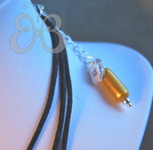 Collier pendentif drapé bleu et jaune