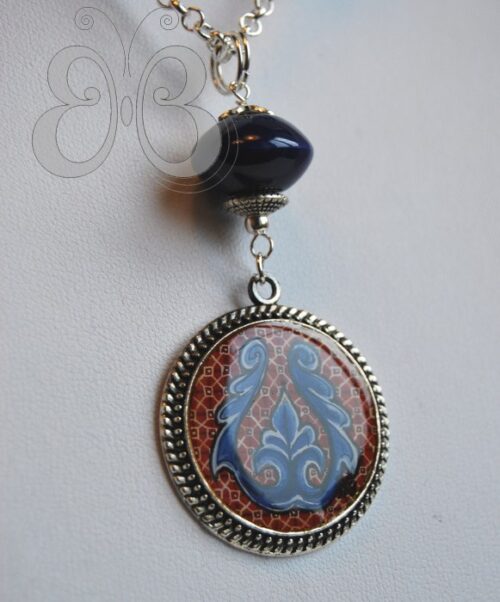 Collier sautoir enluminure feuille d'acanthe bleu et rouge