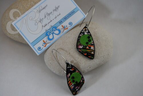 Boucles d'oreilles Stroppel violet, orange et vert esprit vitrail