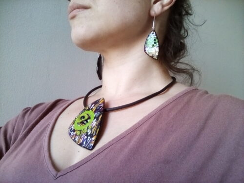 Boucles d'oreilles Stroppel violet, orange et vert esprit vitrail