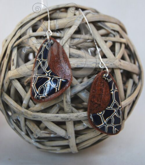 Boucles d'oreilles gouttes en polymère imitation bois et carapace tortue bleu