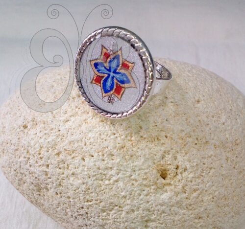 Bague enluminée avec un motif inspiré des Riches Heures du Duc de Berry du 15éme Siècle