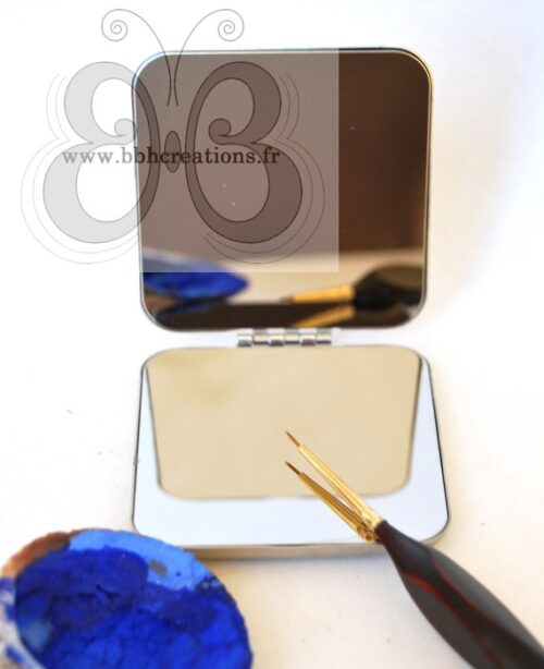 Miroir de sac carré enluminure florale sur parchemin et feuille d'or