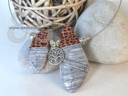 Collier gouttes effet bois gris et carapace de tortue bordeaux en pâte polymère