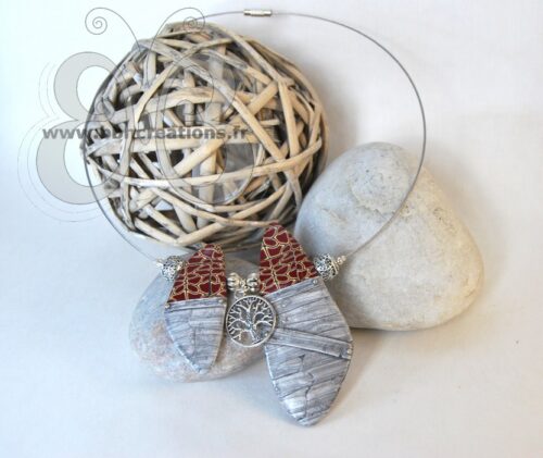 Collier gouttes effet bois gris et carapace de tortue bordeaux en pâte polymère