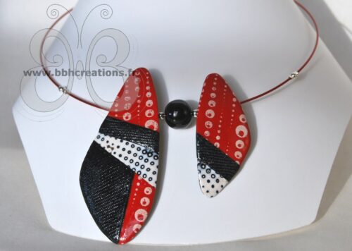 Collier gouttes en polymère avec  effet jean's noir, rouge et blanc