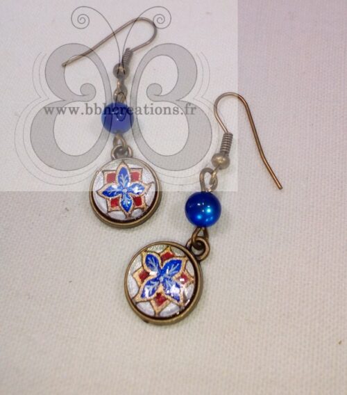 Boucles d'oreilles bronze enluminée avec un motif inspiré des Riches Heures du Duc de Berry du 15éme Siècle
