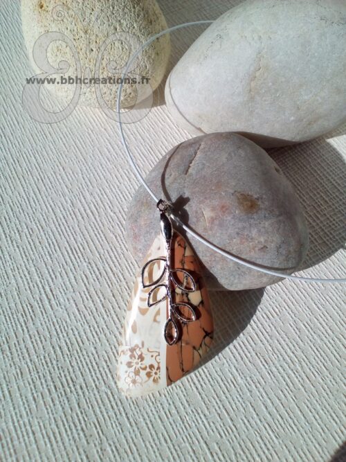 Collier ras cou blanc et marron en polymère imitation liège et feuille plaqué argent