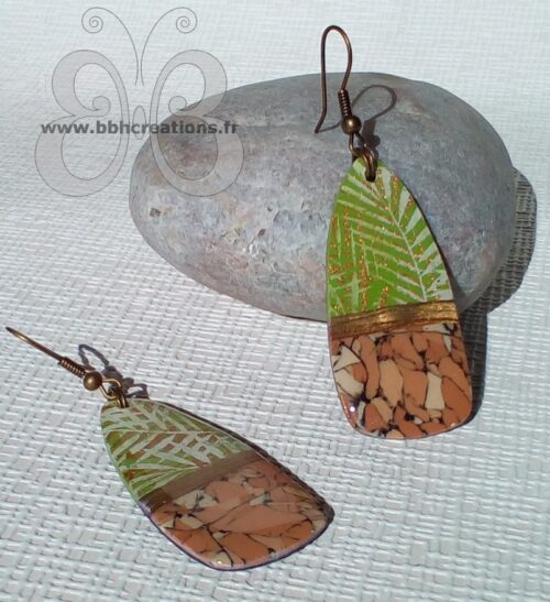 Boucles d'oreilles laiton en argile polymère imitation liège et feuillage tropical chic