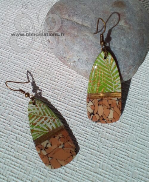 Boucles d'oreilles laiton en argile polymère imitation liège et feuillage tropical chic