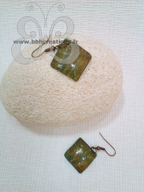 Boucles d'oreilles polymère imitation jaspe sanguine carrées