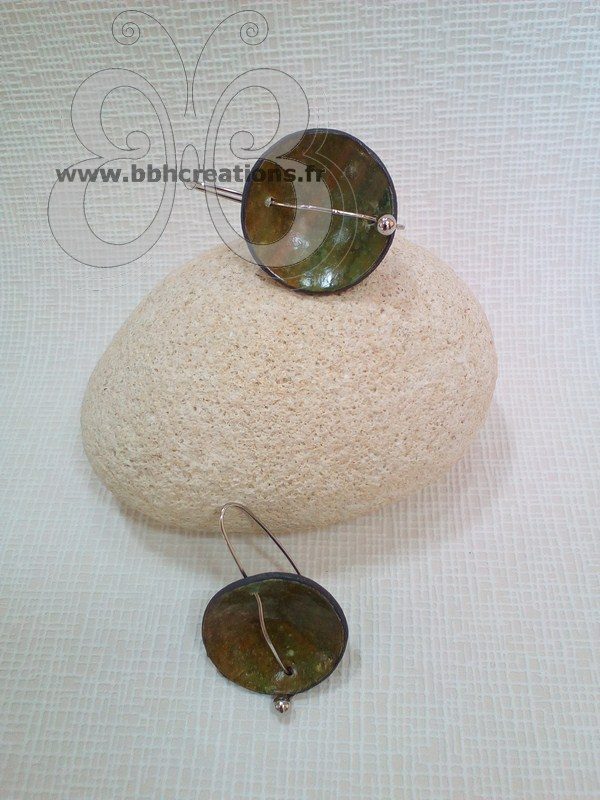 Boucles d'oreilles polymère inspiration pierre de jaspe sanguine ronde