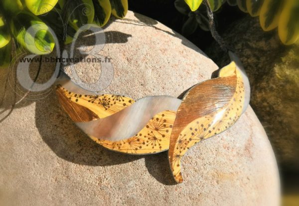 Collier plastron en argile polymère esprit corne, bois et tropique, 100% sans métal