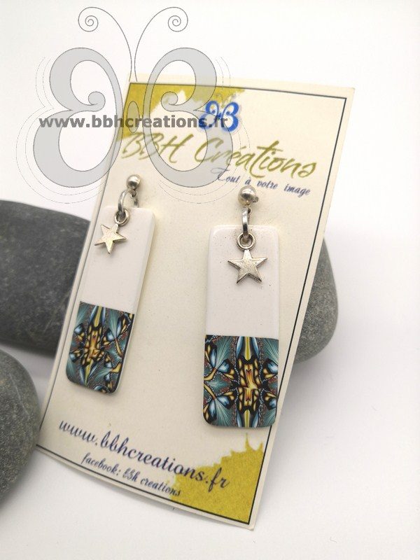 Boucles d'oreilles en argile polymère blanche et bleu kaléidoscope