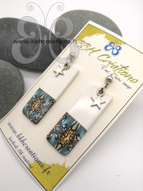 Boucles d'oreilles en argile polymère blanche et bleu kaléidoscope