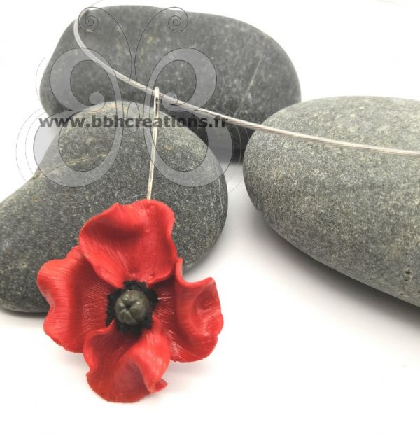 Collier rigide coquelicot en argile polymère