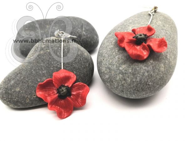 Boucles d'oreilles puce grand coquelicot en polymère