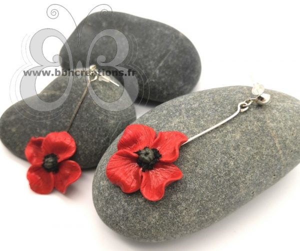 Boucles d'oreilles puce grand coquelicot en polymère