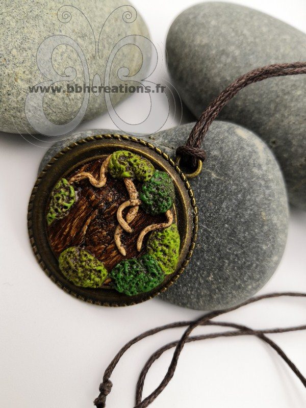 Collier polymère fantasy "la porte de la forêt"