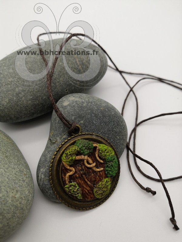 Collier polymère fantasy "la porte de la forêt"
