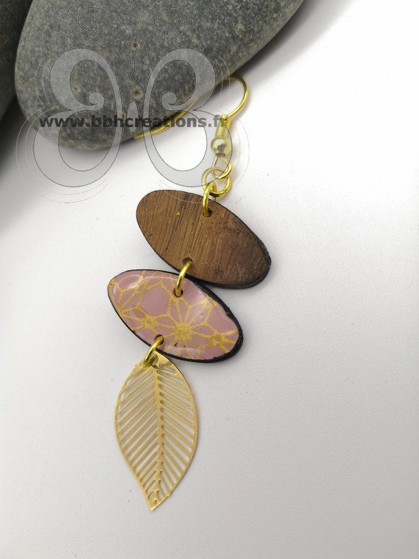 Boucles d'oreilles polymère "galets" rose poudré, bois et or